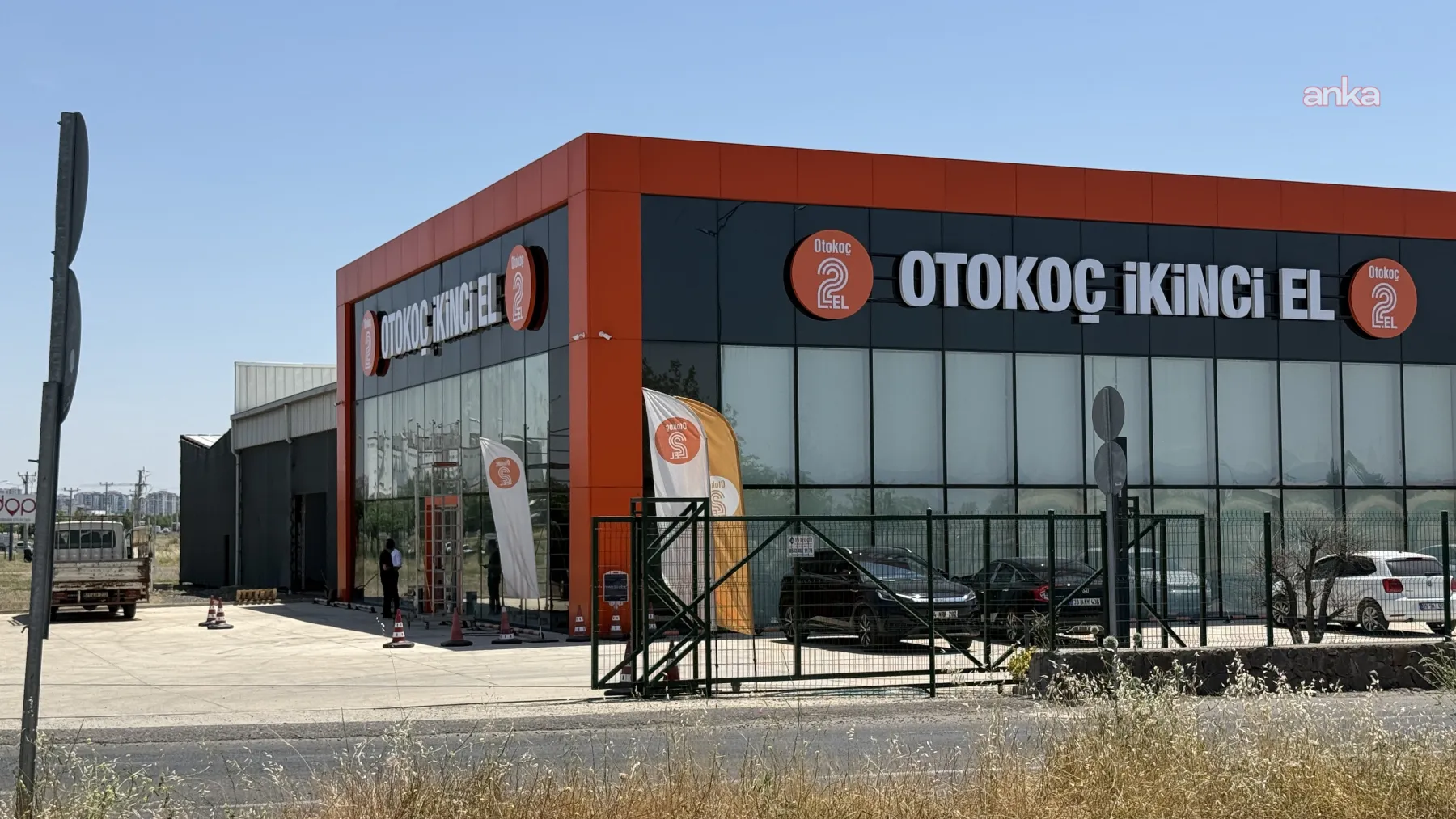 Diyarbakır'da üçüncü saldırı: Koç Holding bünyesindeki Otokoç firmasına silahlı saldırı