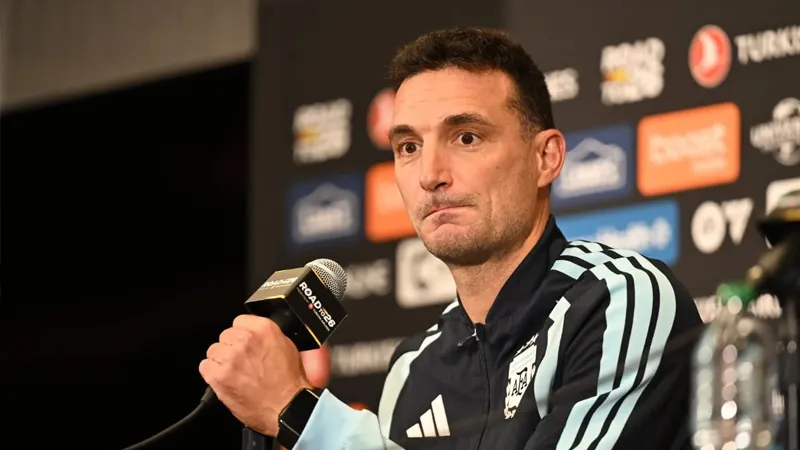 Scaloni: Sadece Arjantinliler değil herkes Messi'yi sahada görmek istiyor