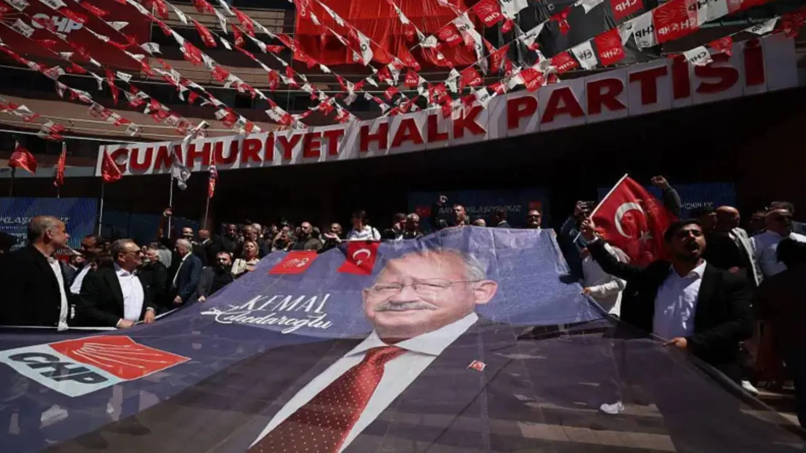 Cemil Tugay'ın istifası: Yeni parti hazırlığı sürüyor, belediye başkanlarına geçiş baskısı yok