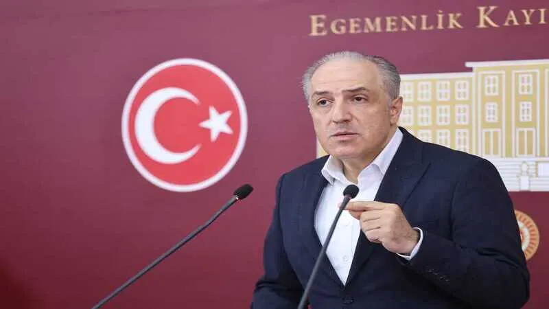İstanbul Milletvekili Yeneroğlu'ndan göreve iade kararlarının uygulanmasını geciktirecek düzenlemeye tepki: Anayasa’ya aykırı; tekliften çıkarılmalı