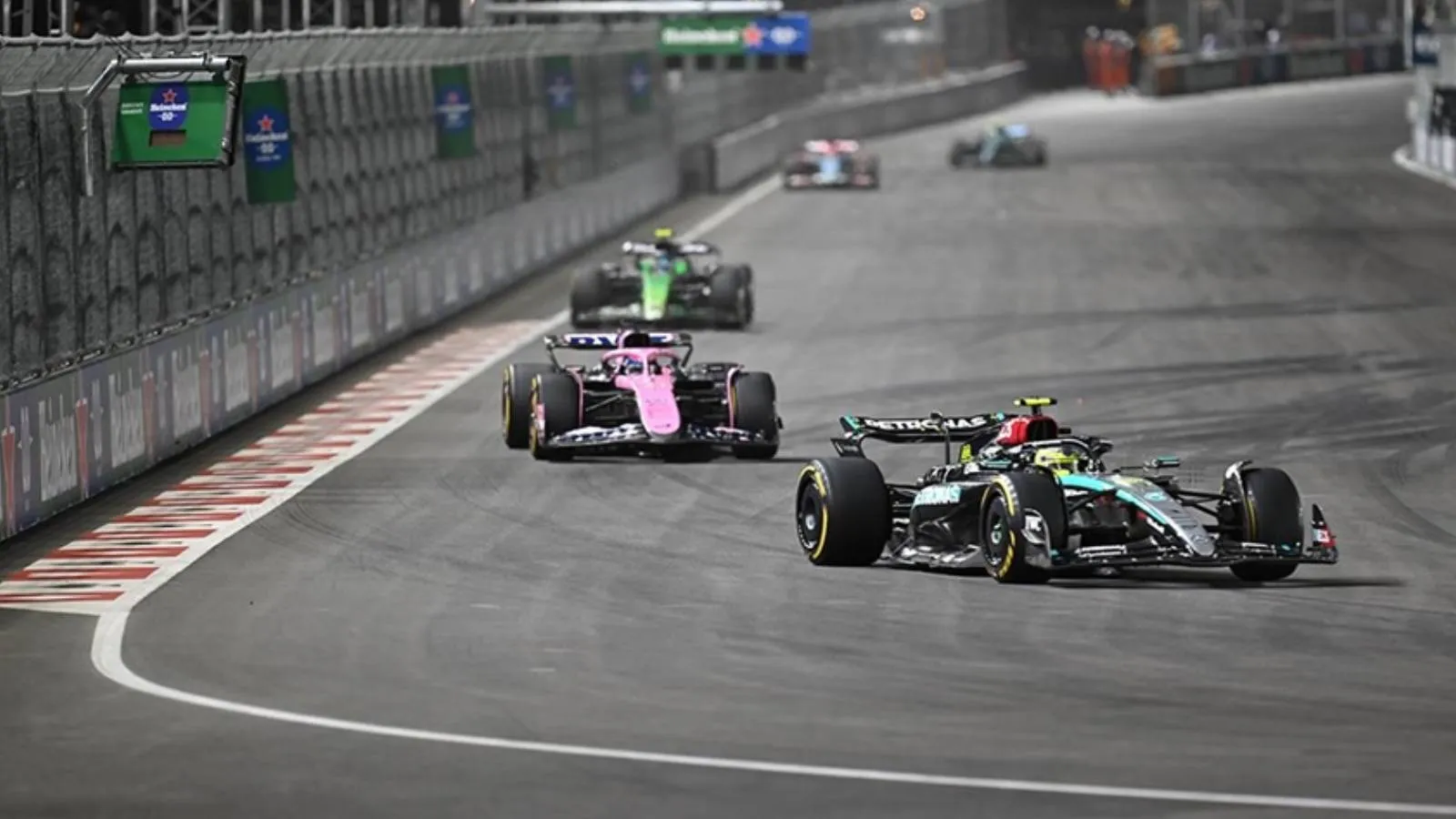 Yolcu uçağı ve Formula 1 aracından daha hızlı gittiğini iddia edip 30 bin TL ceza yazdılar!