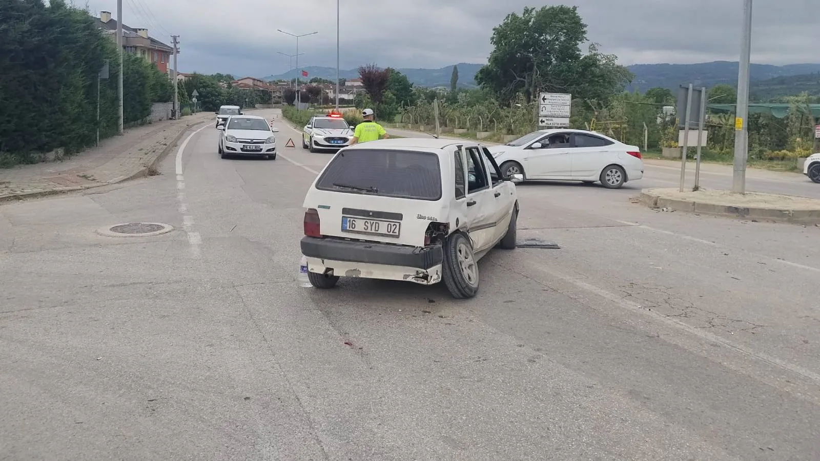 Bursa'da 2 otomobilin çarpıştığı kazada 3'ü çocuk 9 kişi yaralandı