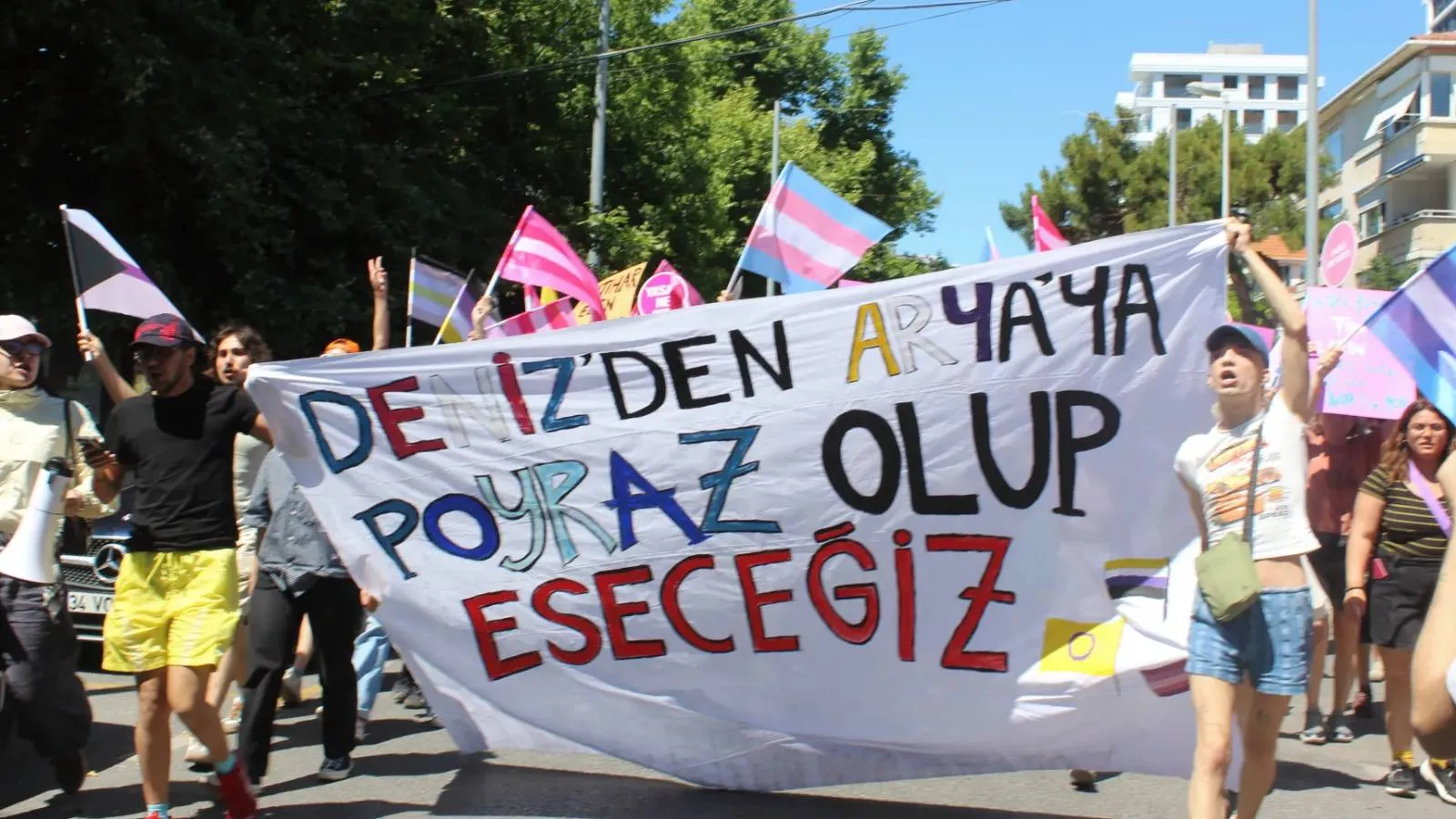 12. İstanbul Trans Onur Yürüyüşü'nde gözaltına alınan 10 kişi serbest bırakıldı