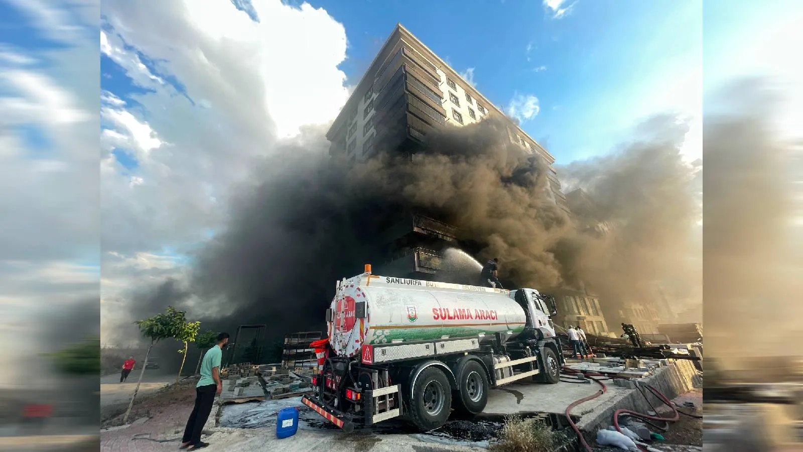 Şanlıurfa'da 10 katlı apartmanda yangın: 3 saatte söndürüldü, 8 dairede hasar oluştu
