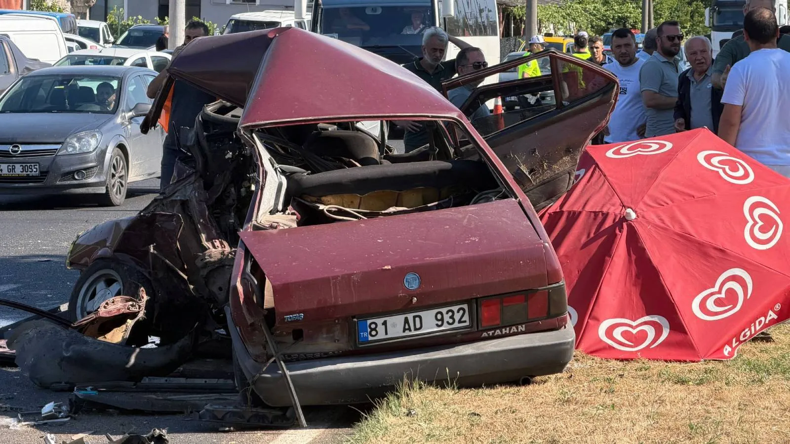 Düzce'de 1 kişinin öldüğü kazada AKP Düzce Milletvekili Ercan Öztürk ile oğlu yaralandı