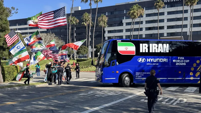 İran Milli Takımı'na Los Angeles'ta protesto