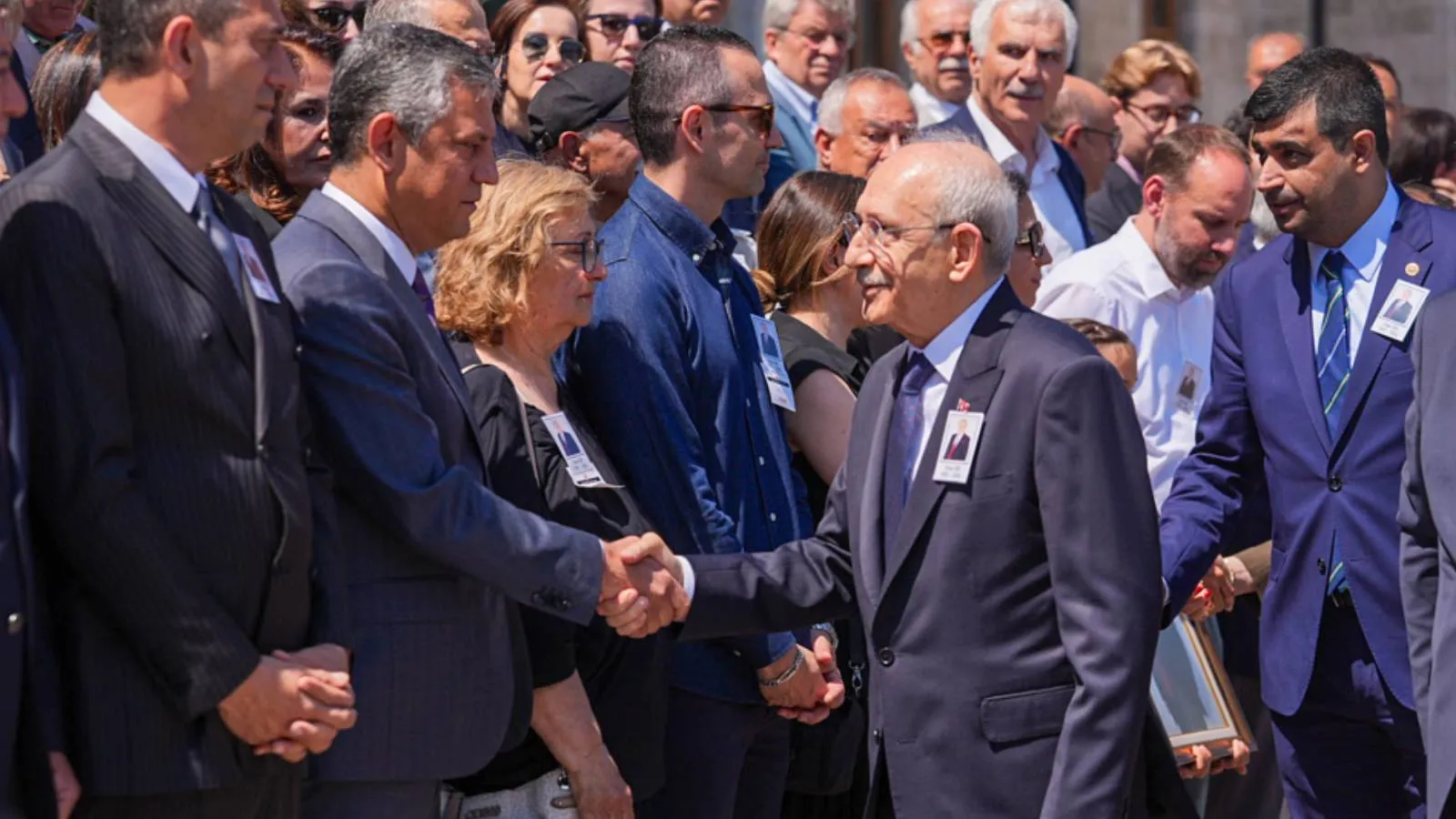 Butlan kararı sonrası ilk karşılaşma: Kılıçdaroğlu ve Özel tokalaştı