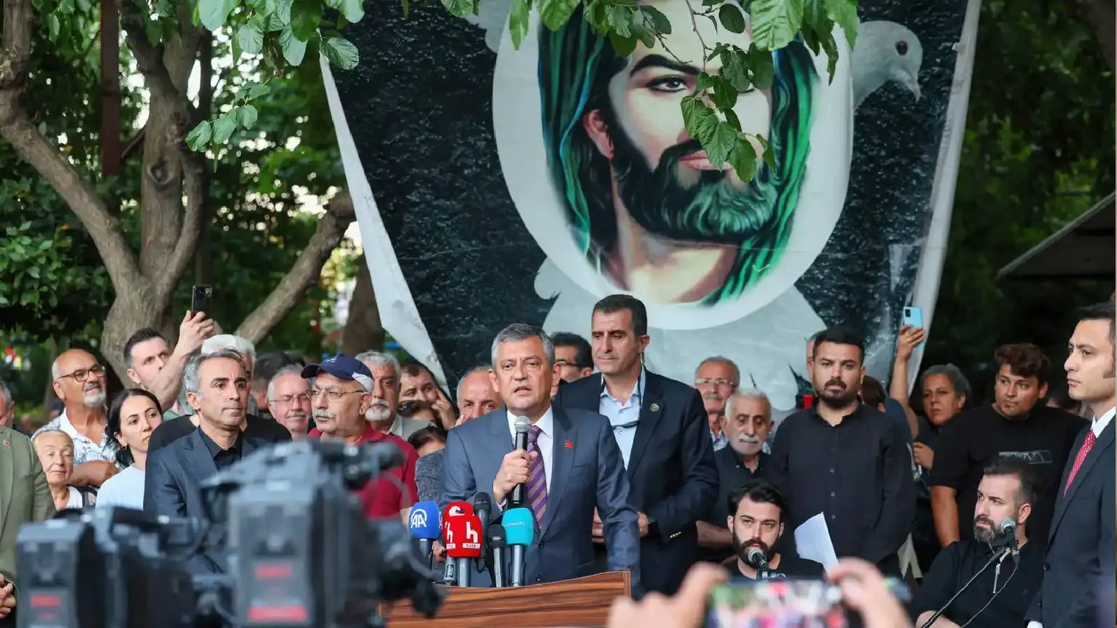 Özgür Özel Muharrem Orucu programında konuştu: Gerekirse baş vermeye ama baş eğmemeye söz veriyorum