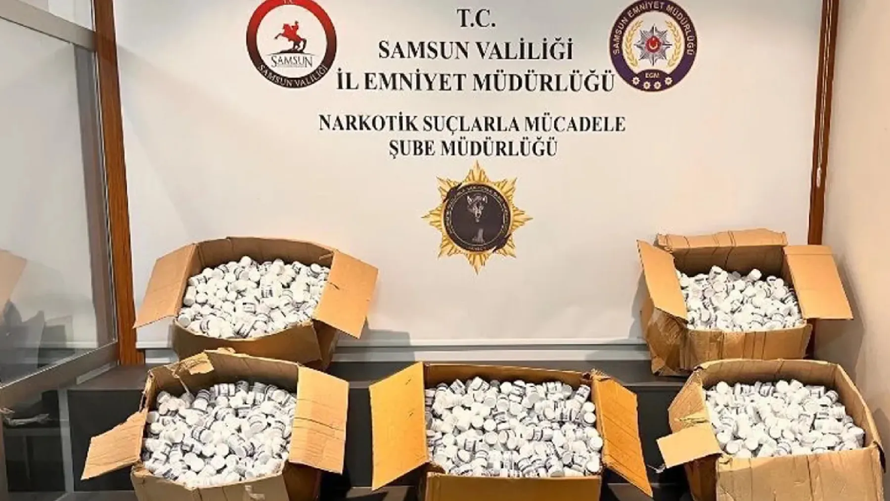 Kiralık araçla uyuşturucu sevkiyatı: 225 bin hap ele geçirildi!