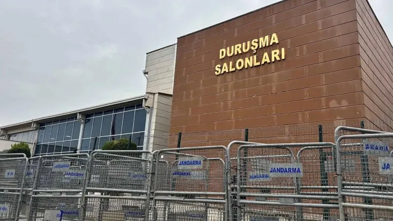 Cezaevinde baba olan İBB İmar ve Şehircilik Dairesi Başkanı Ramazan Gülten’in annesi: Çocuklarımı çapa yaparak okuttum, yavan yemesini de öğrettim, yayan yürümesini de!