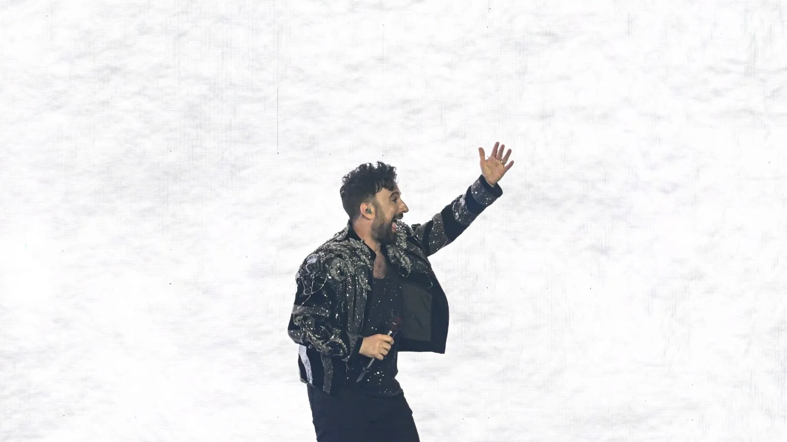 Ankaralılar yağmur çamur dinlemedi, Tarkan'ı dinledi: Binlerce kişi konser alanını doldurdu
