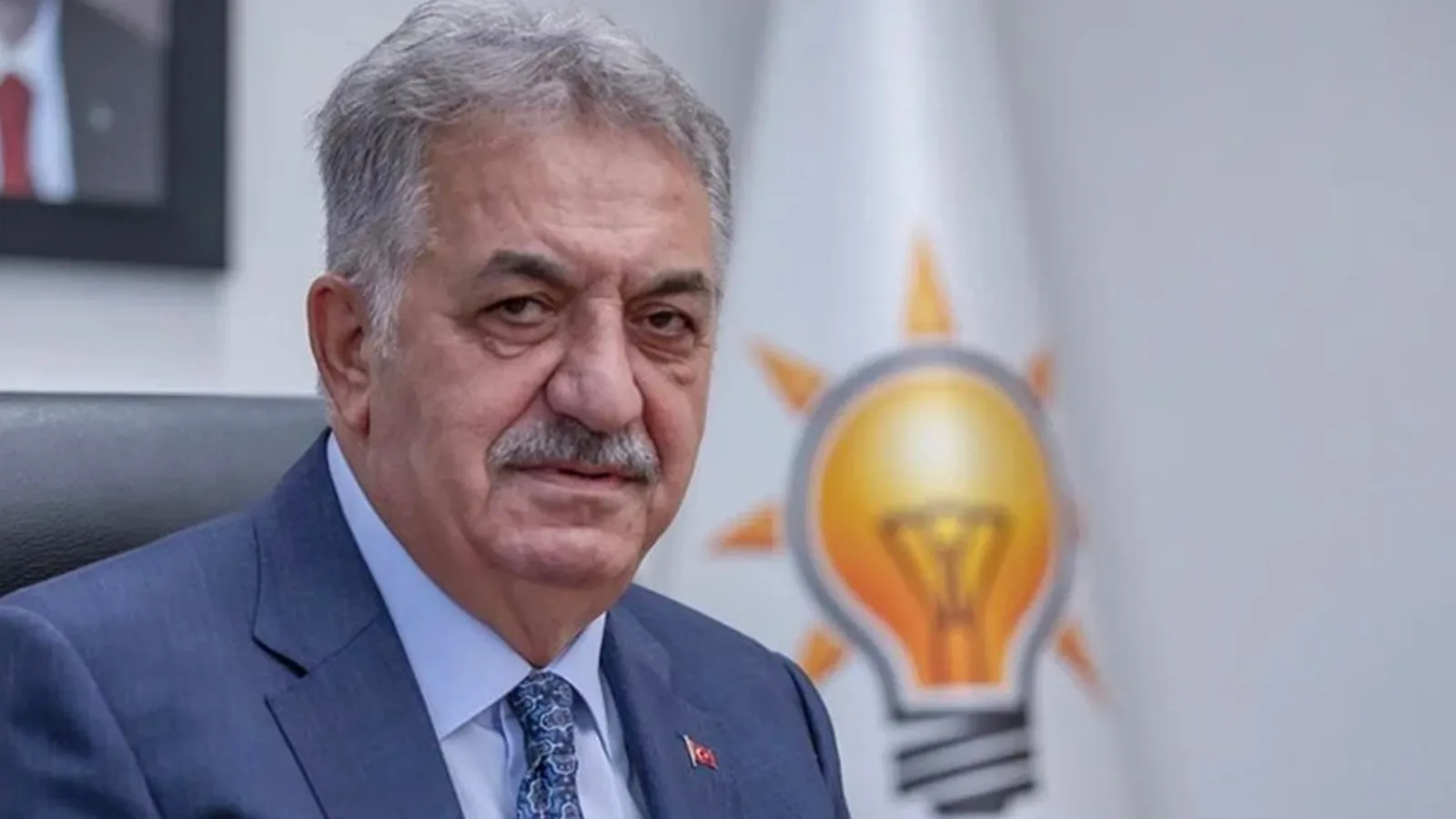 AKP Genel Başkan Yardımcısı Hayati Yazıcı duyurdu: Yeni anayasa referandumla yapılacak