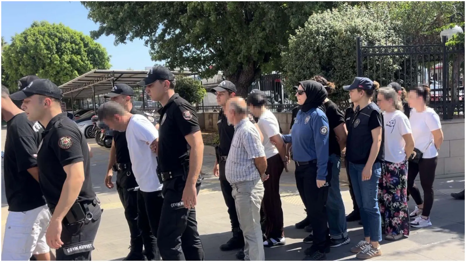 4 ilde göçmen kaçakçılığı operasyonu: Şüpheliler adliyeye sevk edildi!