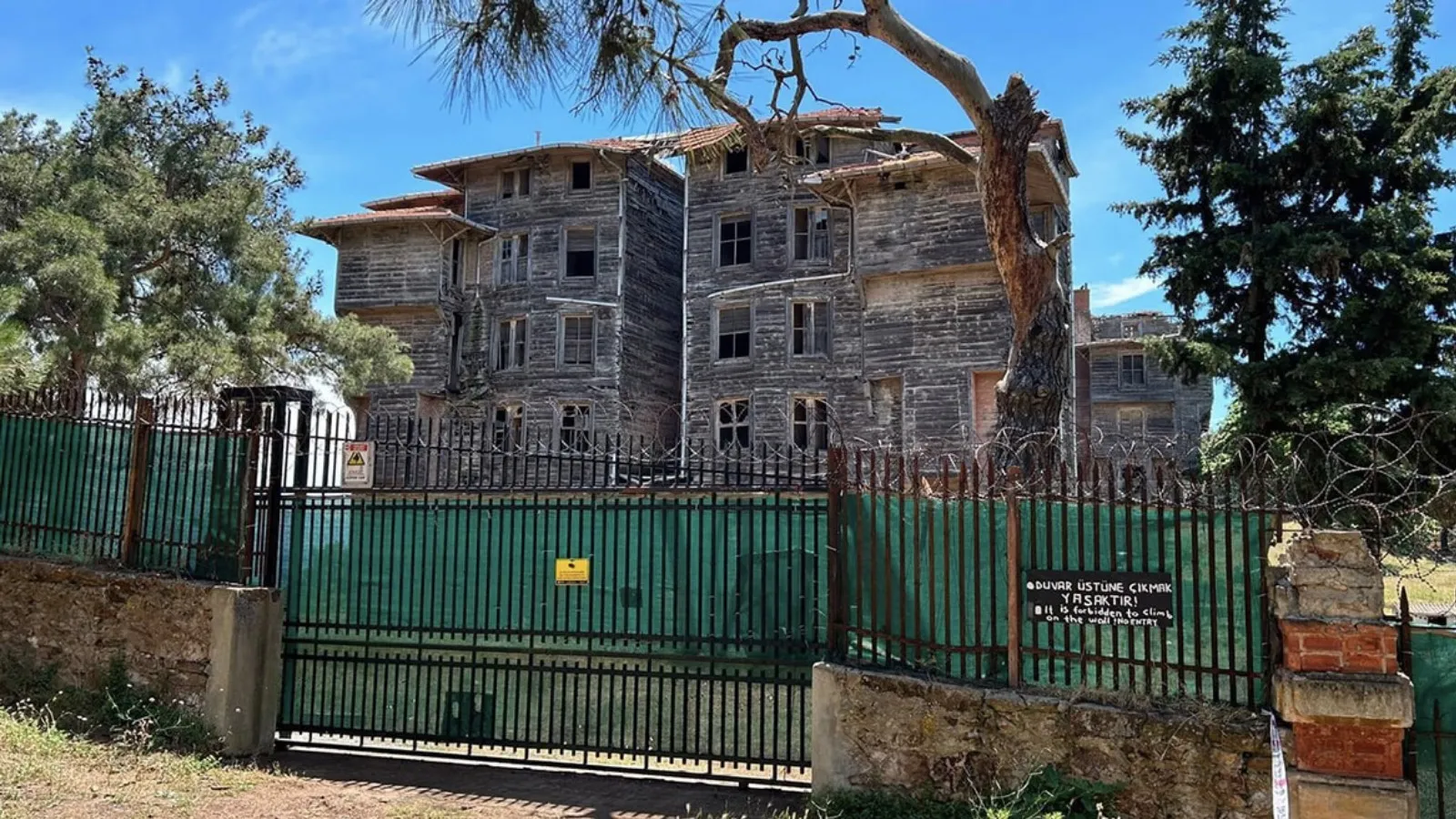 Büyükada Rum Yetimhanesi'nin restorasyonu için imzalar atıldı: "Otel olacak" iddiası
