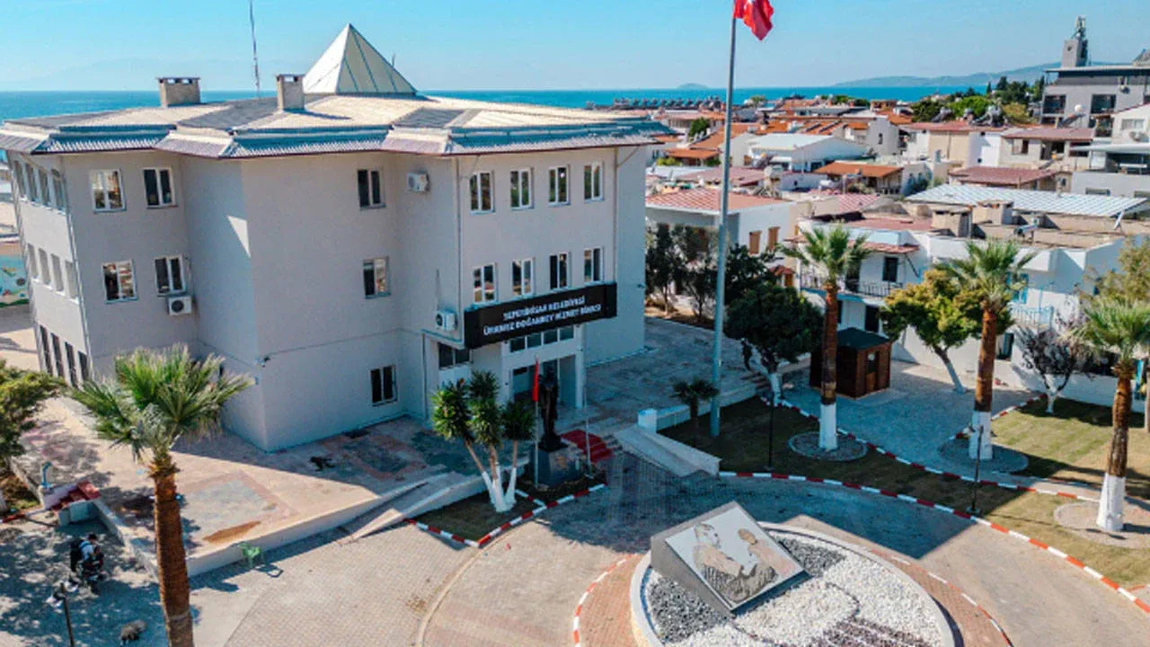 Belediye başkanının eşi de gözaltına alındı