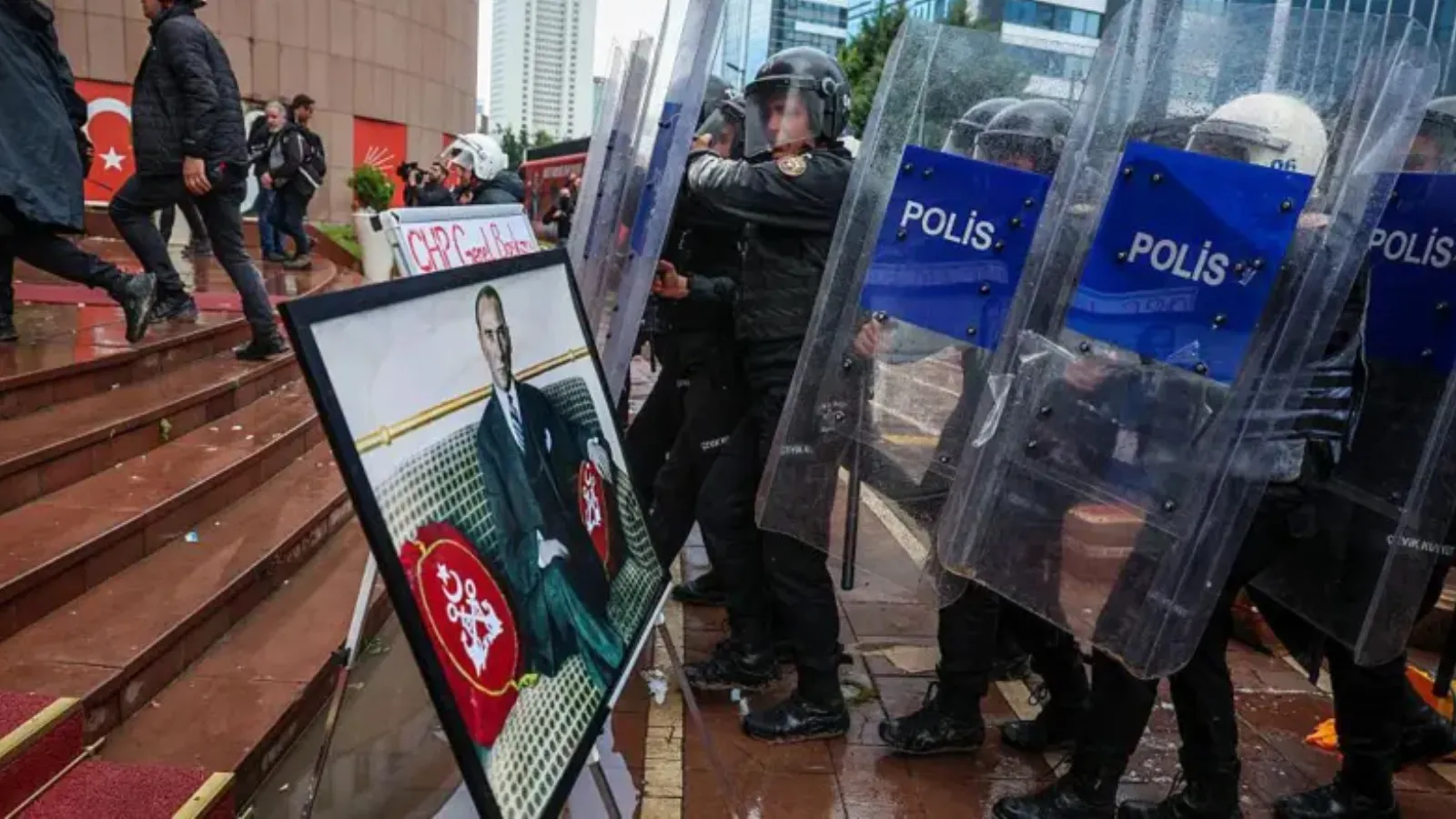 Bloomberg'den Türkiye analizi: Yalnızca siyasetçiler değil; komedyenler, müzisyenler, fenomenler de yargılanıyor