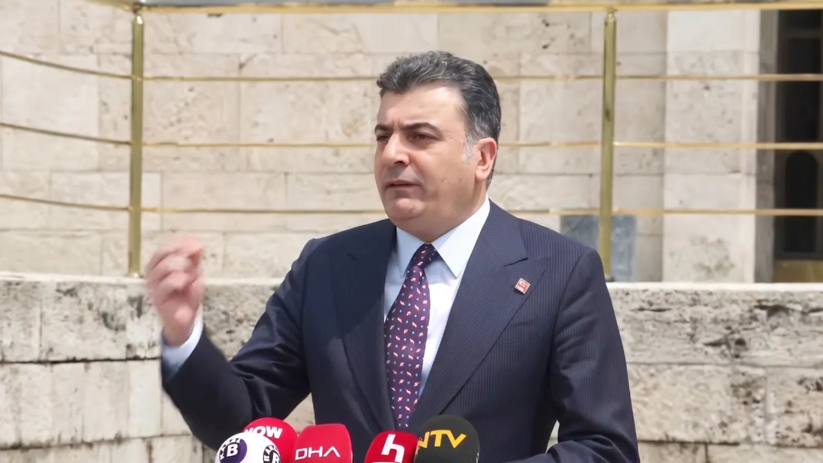 Özgür Özel cephesinden PM istifaları açıklaması: Bu saatten sonra kurultayın toplanmaması suçtur!