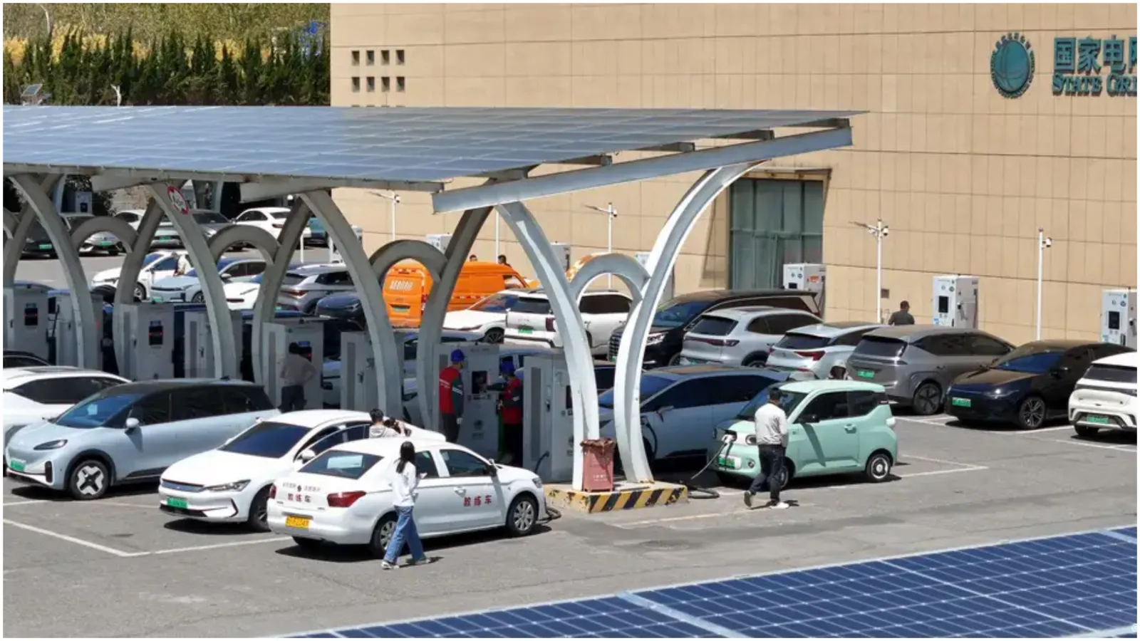 Elektrikli araçlar hız kesmiyor: Talep neden artıyor?
