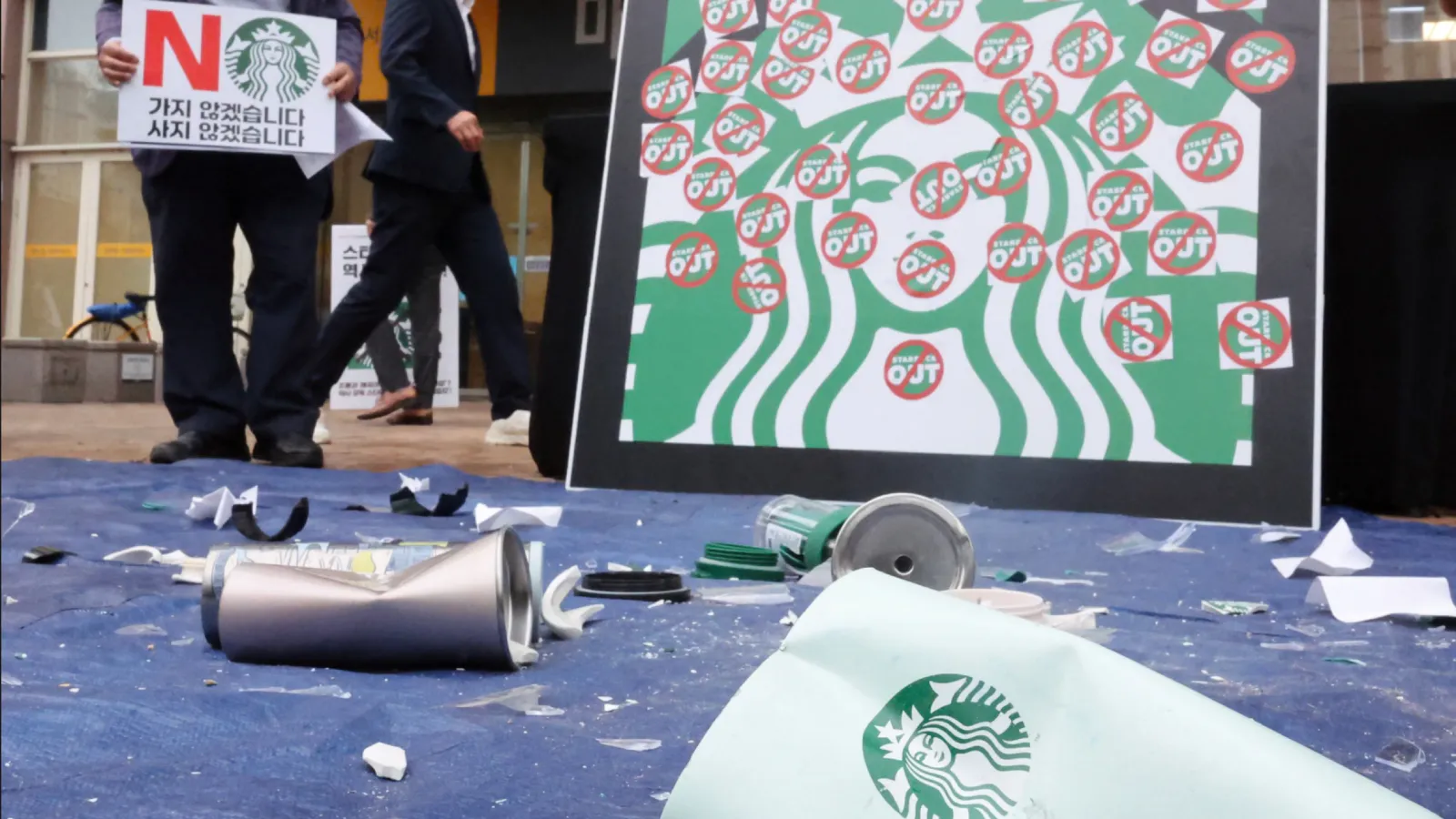 Demokrasi katliamını hatırlatan reklam krize neden olmuştu: Starbucks Kore çalışanlarına zorunlu tarih dersi için 2 binden fazla mağazasını kapatacak