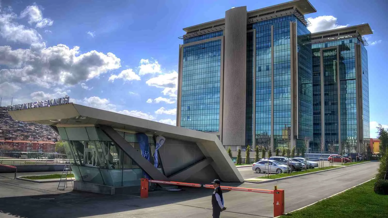 Bakanlığın 783 kişilik temizlik kadrosuna 120 bin başvuru!