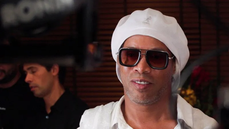 Ronaldinho 46 yaşında sahalara dönüyor