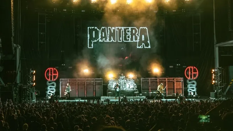 Metal'in devleri ilk kez Türkiye'ye geliyor; Pantera, Cavalera Conspiracy ve Bodysnatcher