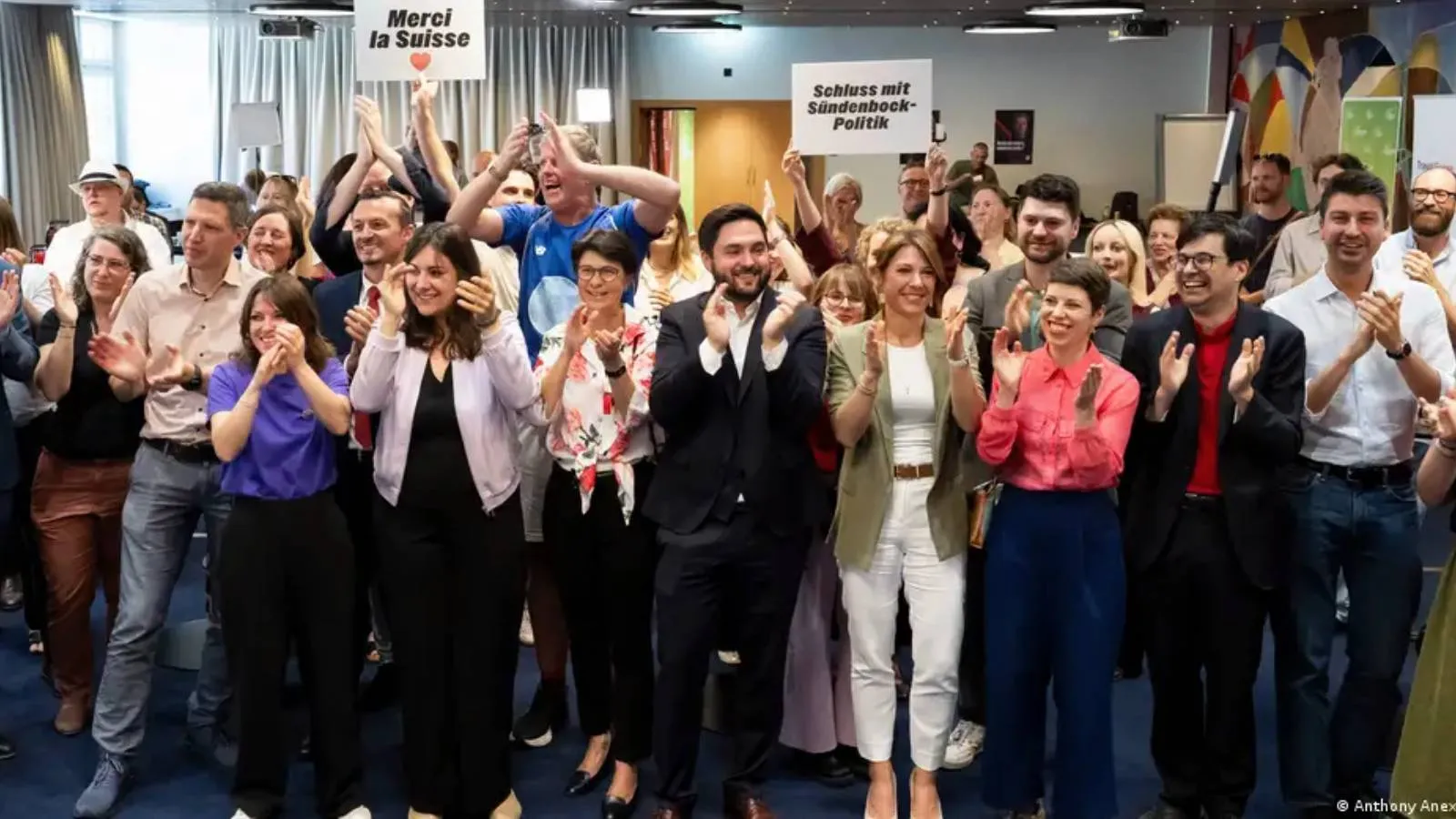 İsviçre'de referandum: Nüfusu sınırlama planı reddedildi