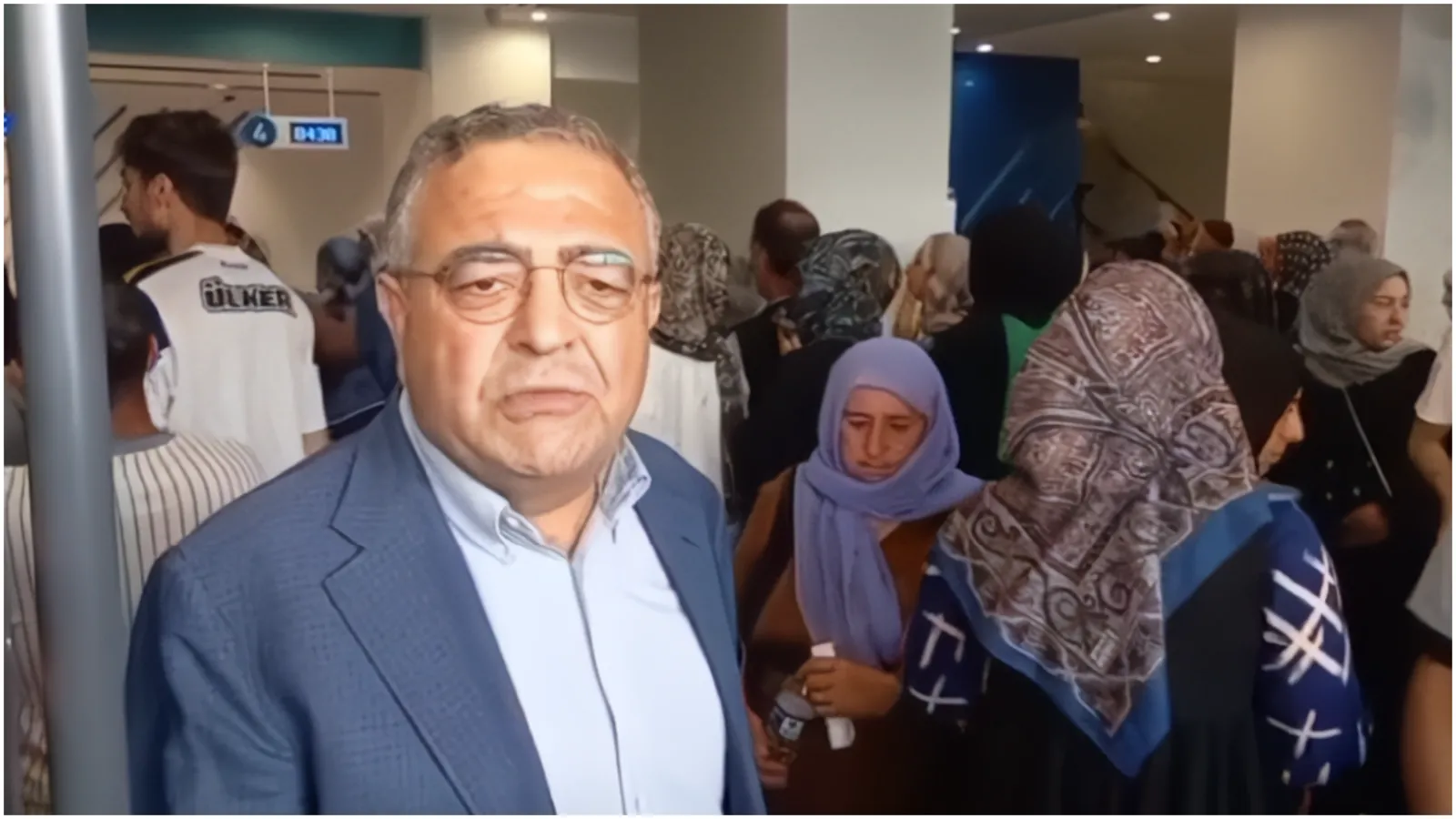 Diyarbakır’da "yoksulluk kartı" kuyruğu: CHP'li Tanrıkulu "Türkiye'nin en acı tablosu bu kuyruklardır" dedi