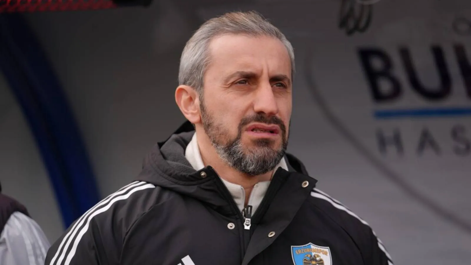 Erzurumspor FK, teknik direktör Serkan Özbalta'yla sözleşme tazeledi