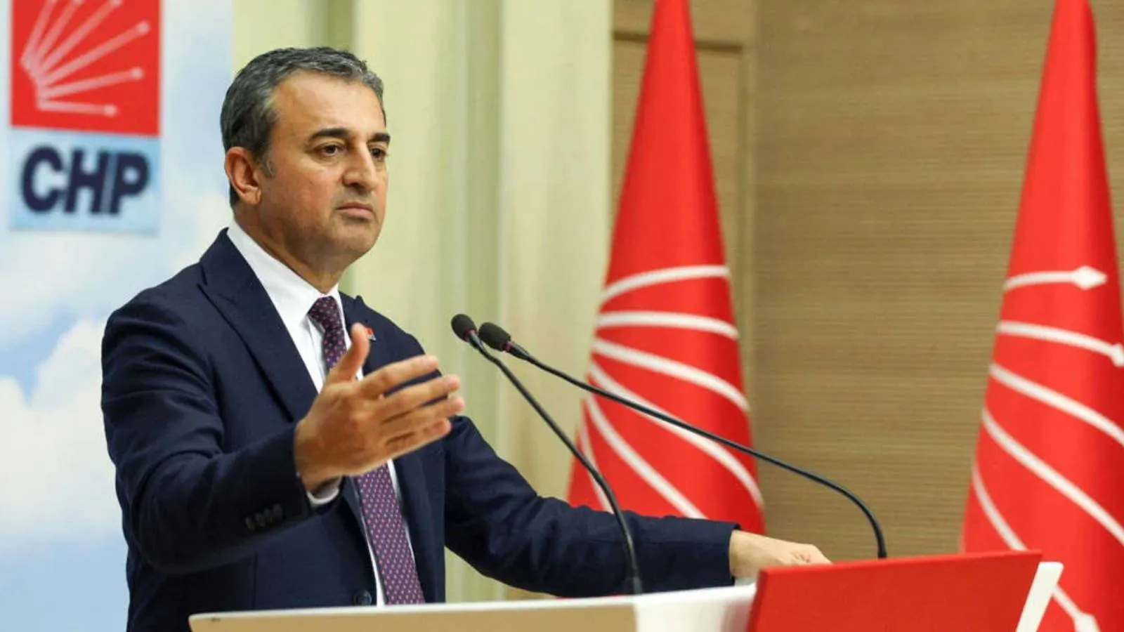 Burhanettin Bulut’tan CHP Genel Merkezi’ndeki işten çıkarmalara tepki: 20 emekçi daha gözü dönmüş bu anlayışın intikam hırsına kurban edildi