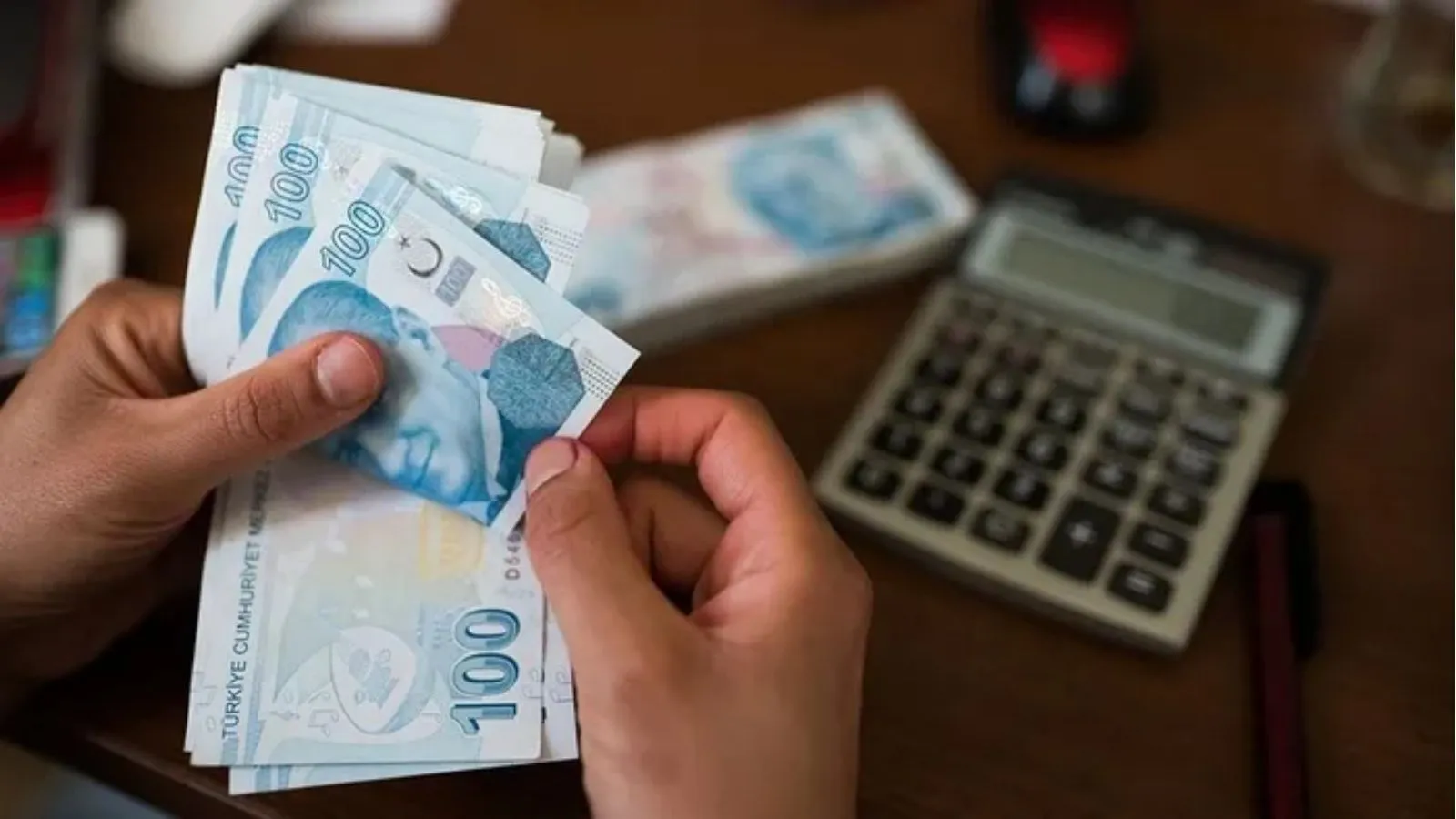 Asgari ücrete ara zam tartışmaları sürüyor; vatandaşlar: 70 yaşındayım, iki iş yapıyorum yetmiyor