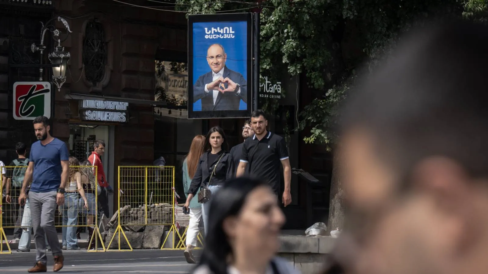 Gözler Ermenistan seçimlerinde: Kararsızlar etkili olacak; Paşinyan anayasa değişikliği için gereken çoğunluğu sağlayabilecek mi?