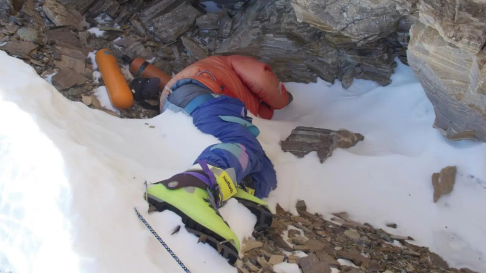 1996'da Everest Dağı'nda ölen dağcının cesedi 30 yıl sonra indiriliyor!