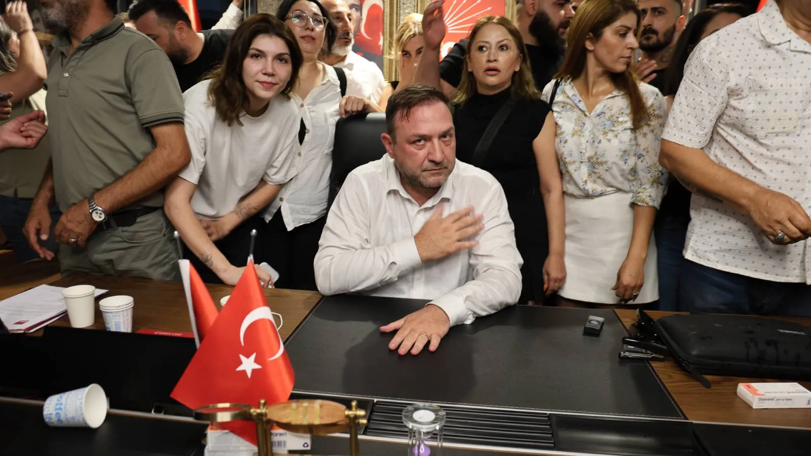 CHP İzmir İl Başkanlığı koltuğuna oturan Gümrükçü: Bir önceki il başkanımız, kendi demecinde ‘çay’ söyleyeceğini söylemişken, bizi tartakladı
