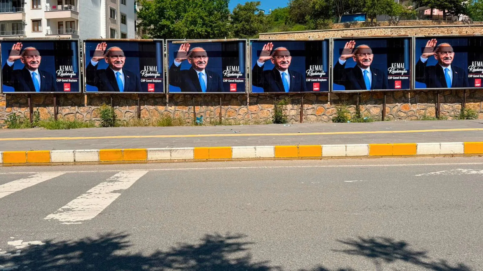 Tunceli'deki tüm billboardlara "CHP Genel Başkanı Kılıçdaroğlu" afişleri asılmıştı: Valilik'ten açıklama
