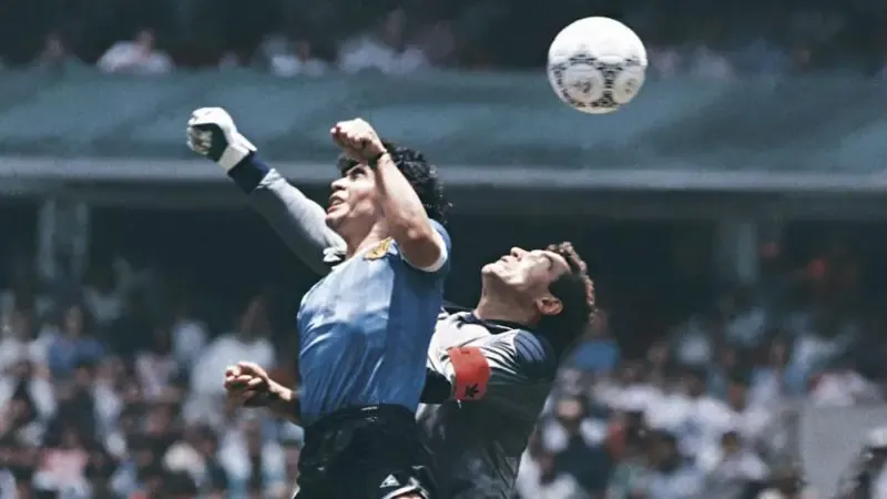 Maradona'nın 'Tanrı'nın eli' golü simgeleşti, peki ya harika ikinci golü?