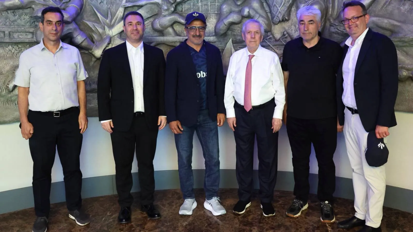 Chobani CEO'su Hamdi Ulukaya, Aziz Yıldırım'ı ziyaret etti