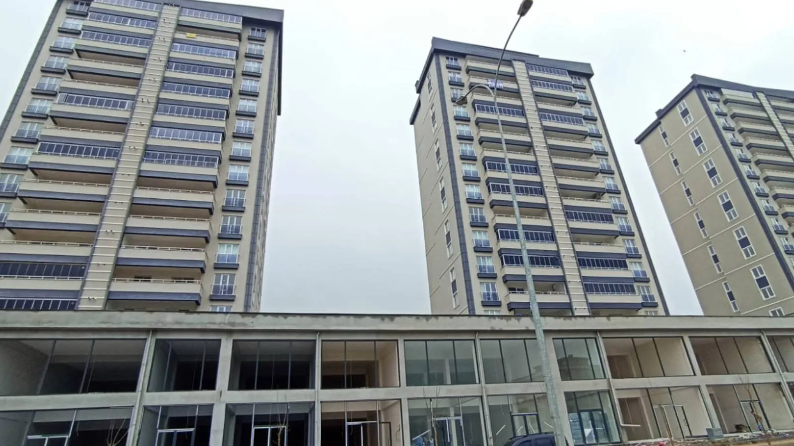 42 kişinin öldüğü Bad-ı Saba Konutları’na ilişkin 2 kamu görevlisi hakkında dava açıldı