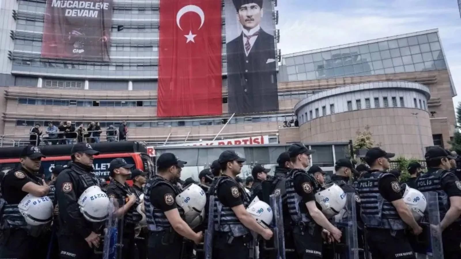 Kaotik bir siyasi ortamda, ‘butlan karanlığı’nda barış ve çözüm nasıl sağlanır, nasıl toplumsallaşır?