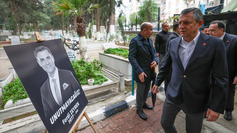 Özgür Özel, Ferdi Zeyrek anmasında: Bu büyük acıya, onun yok