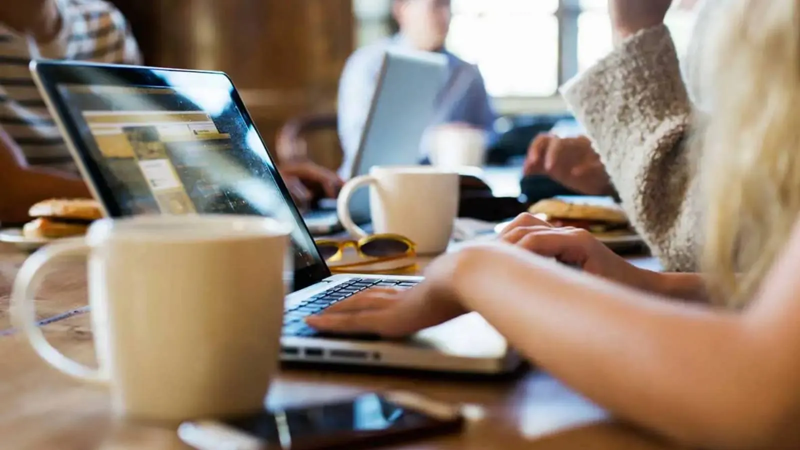 Kafelerde yeni dönem: Bazı işletmelerde laptop yasağı ve sür