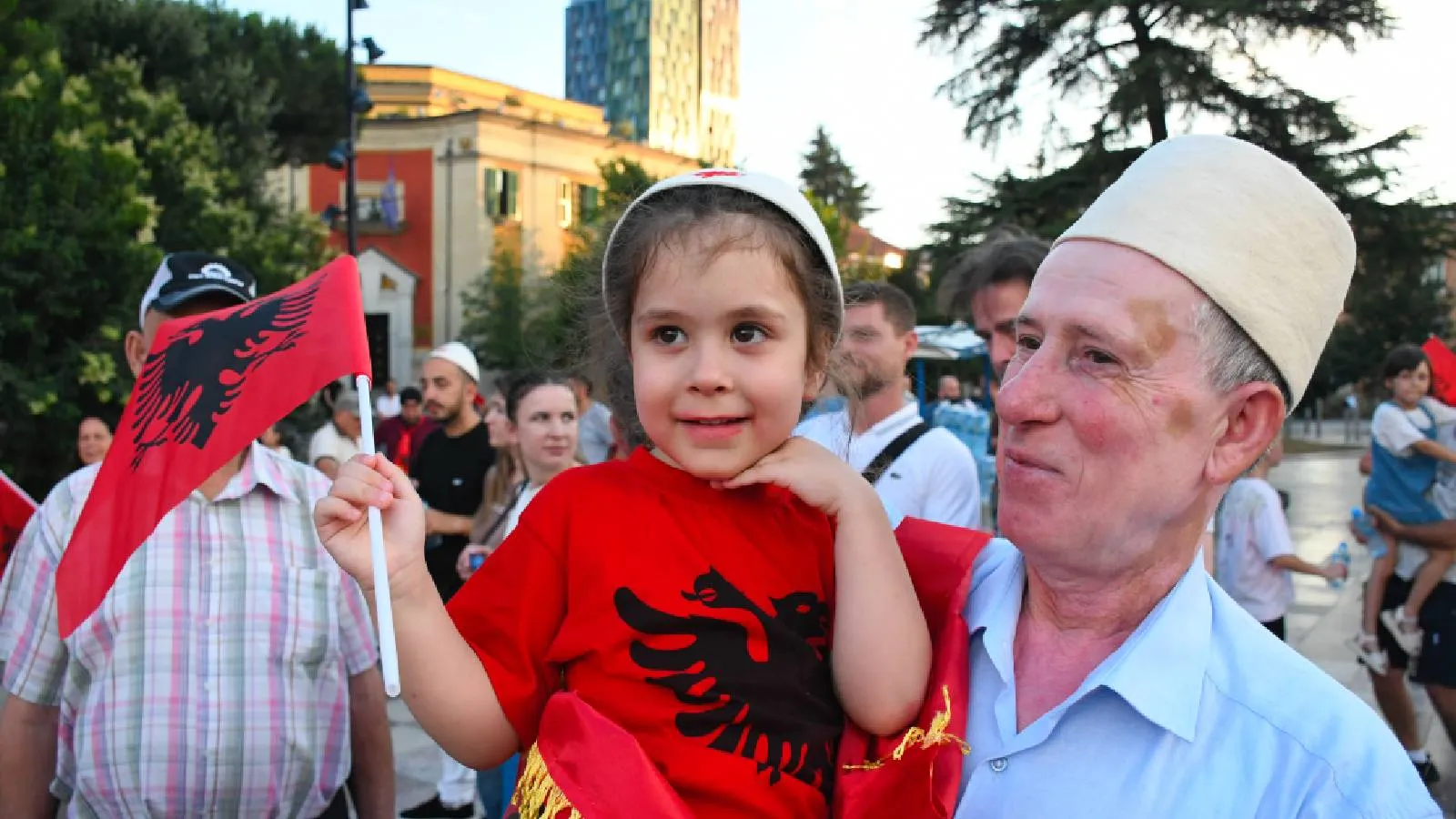 Arnavutluk'ta 'Kushner ve Ivanka Trump' protestosu 24. gününde: Arnavutluk satılık değildir