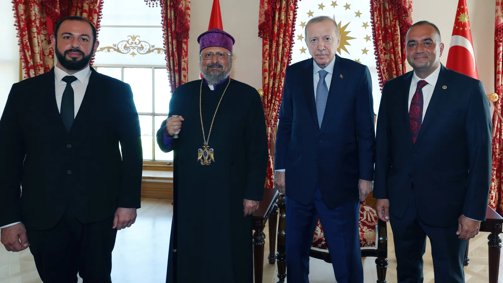 Erdoğan, Türkiye Ermenileri Patriği Sahak Maşalyan ile bir araya geldi
