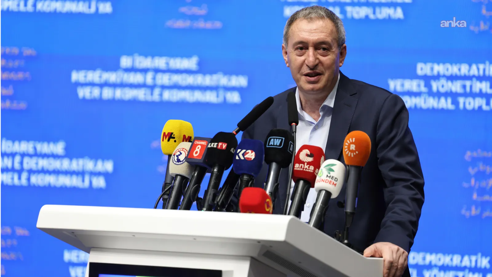Tuncer Bakırhan: Söylüyoruz ama iktidar bildiğini okuyor; kapıları kırarak, yargı sopasıyla muhalefeti dizayn etmenin hiç kimseye yararı yok!