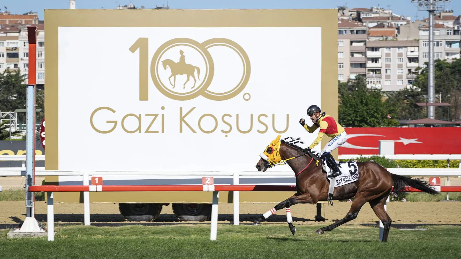 Gazi Koşusu'nda 100'üncü şampiyon Bay Nalçakan!