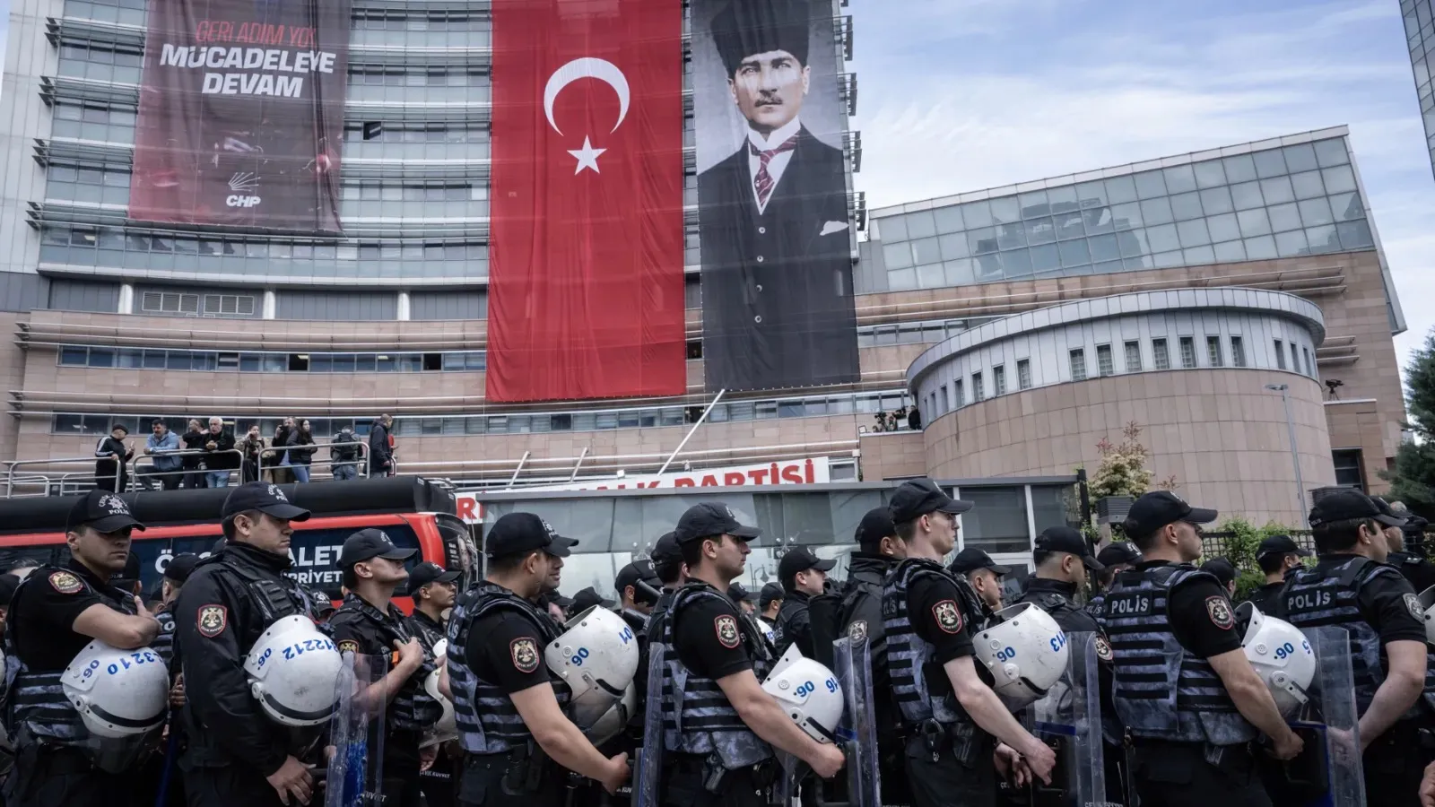 Neo-Osmanlıcı hûlyalar, Cumhuriyet ülküsüne karşı