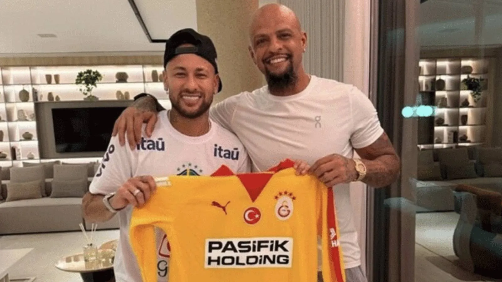 Felipe Melo, Neymar'a Galatasaray forması hediye etti