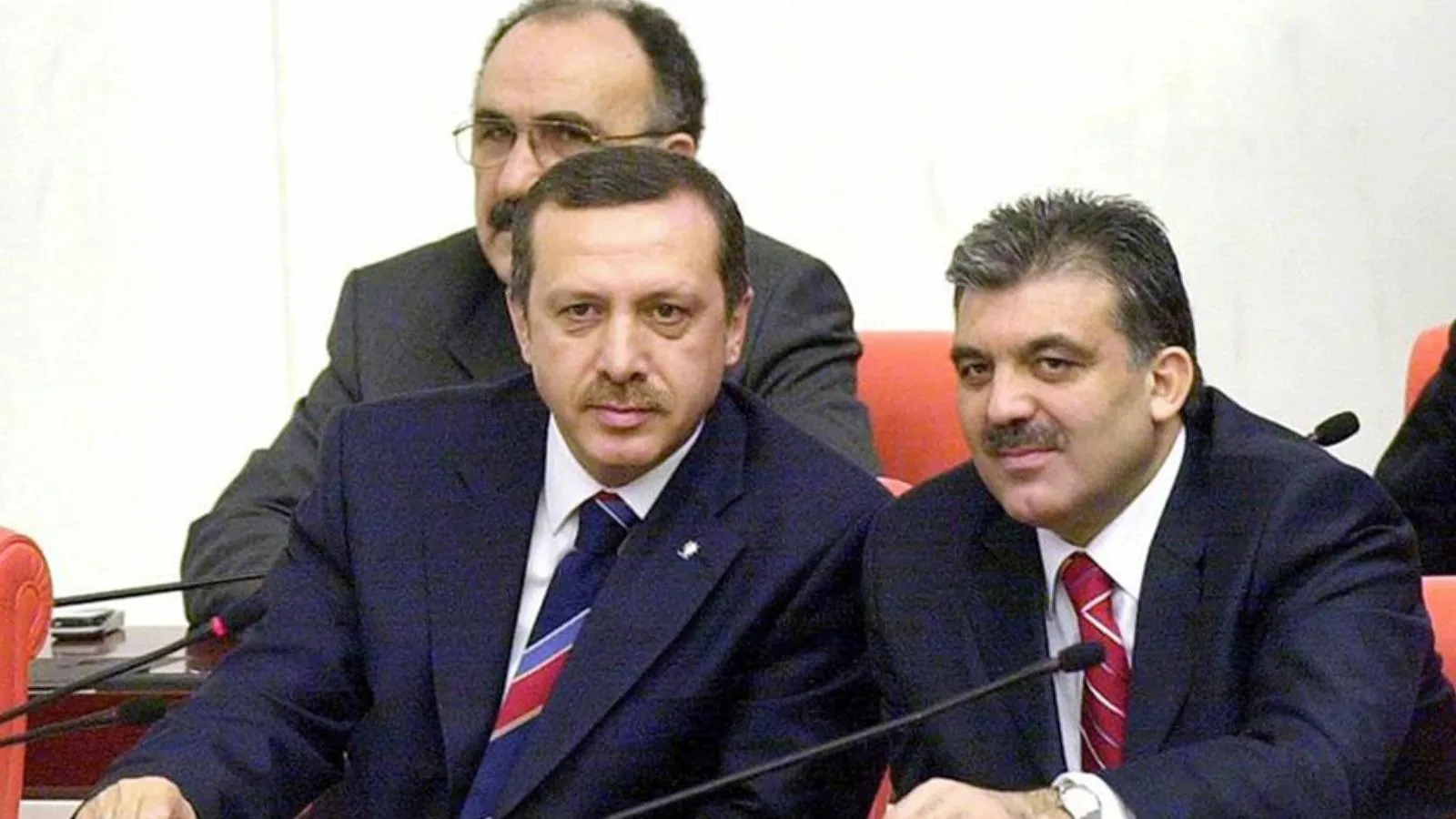 Eski AYM Başkanı Kılıç: 2007’de AK Parti’nin kapatılması için başsavcı, 487 delil diye ne kadar gazete kupürü varsa önümüze getirdi
