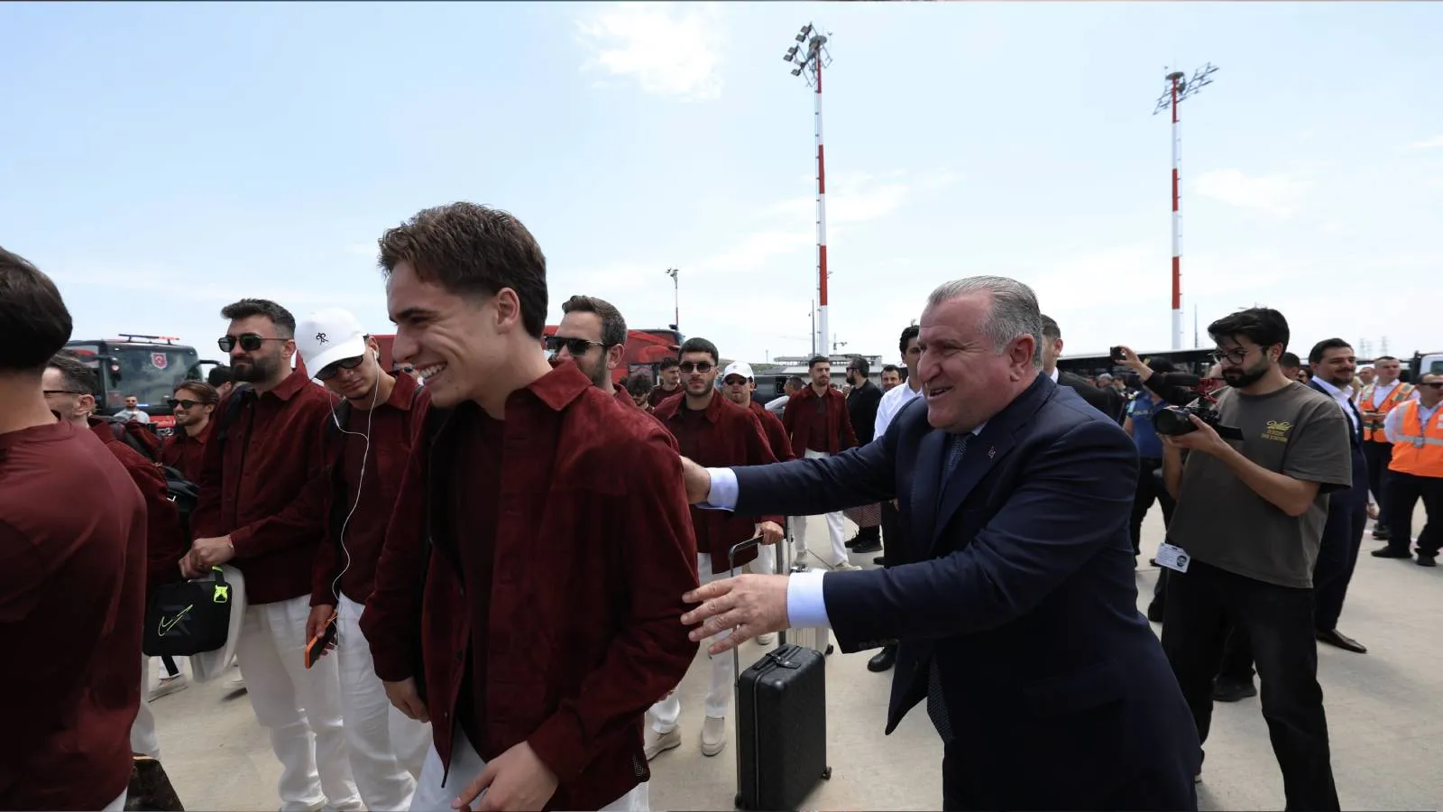 Spor Bakanı, milli futbolcuları Amerika'ya uğurladı