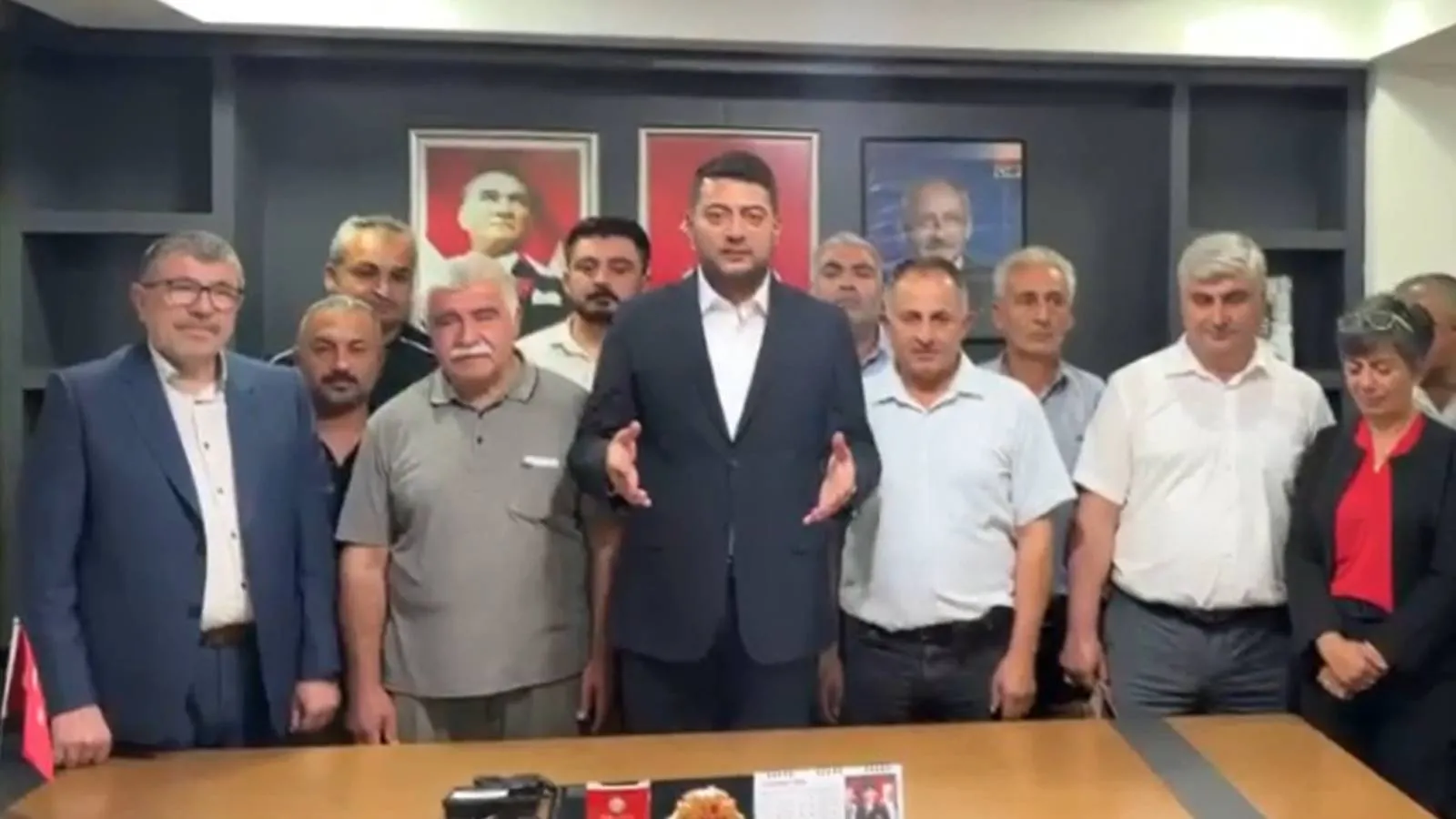 Kılıçdaroğlu tarafından CHP Malatya İl Başkanlığı'na atanan Hakan Satılmış, gece yarısı il binasına girdi